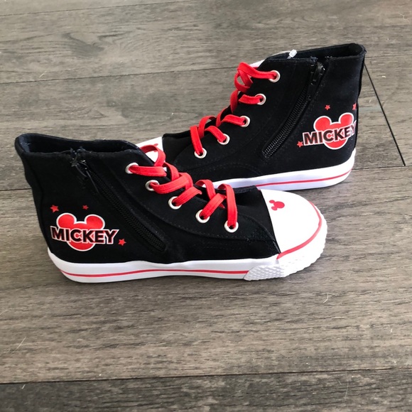 💖HP💖Disney (Micky Mouse)Canvas booties for boy’s - Picture 3 of 7